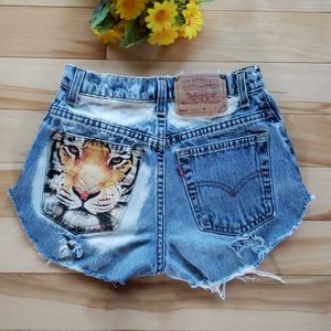Cheeky Levis jean shorts